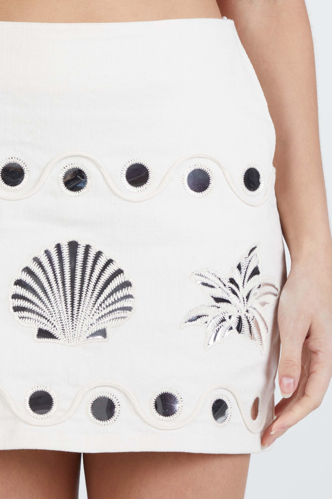 SET SARGA BORDADA CON FLECOS